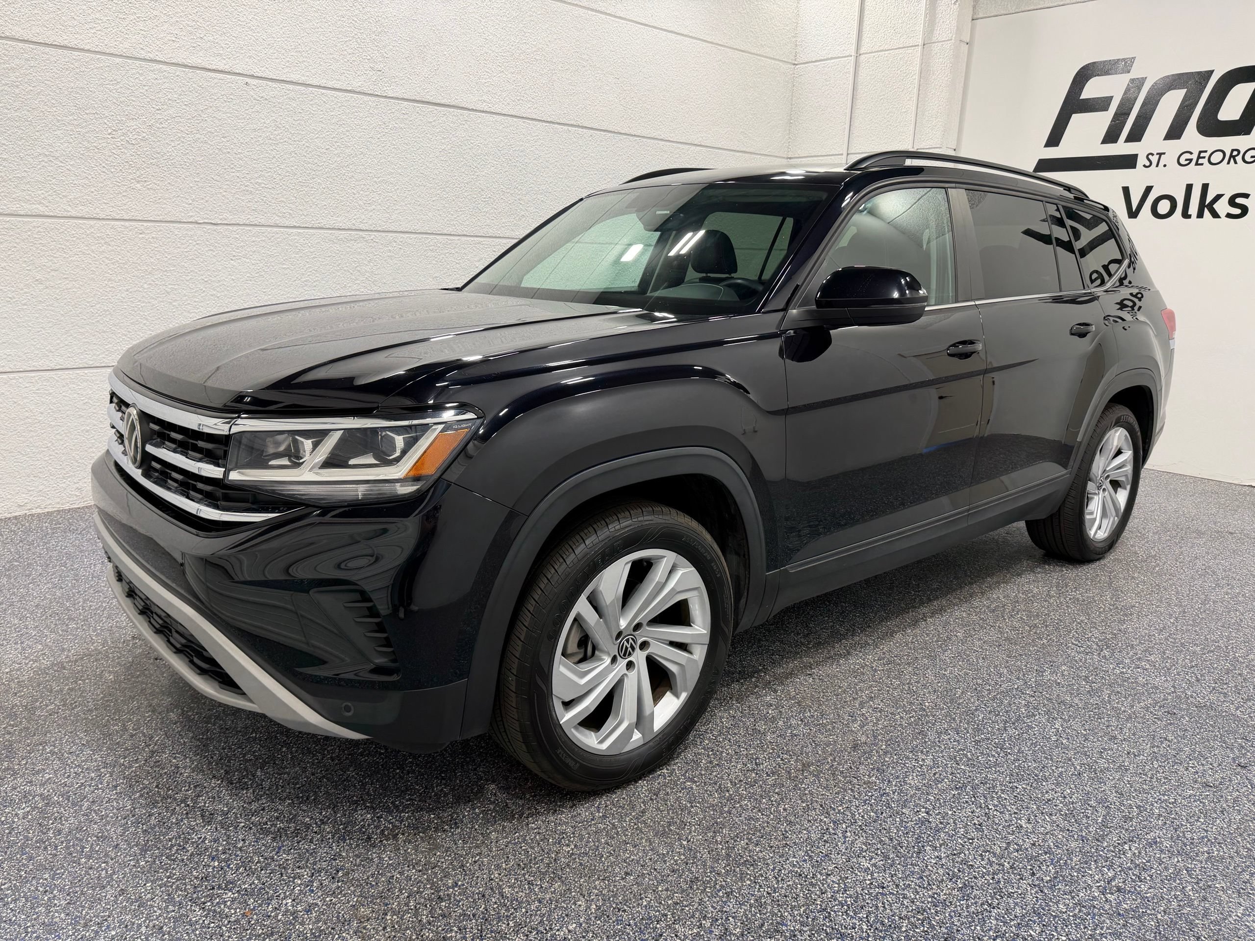 Used 2022 Volkswagen Atlas SE w/ Panoramic Sunroof Package