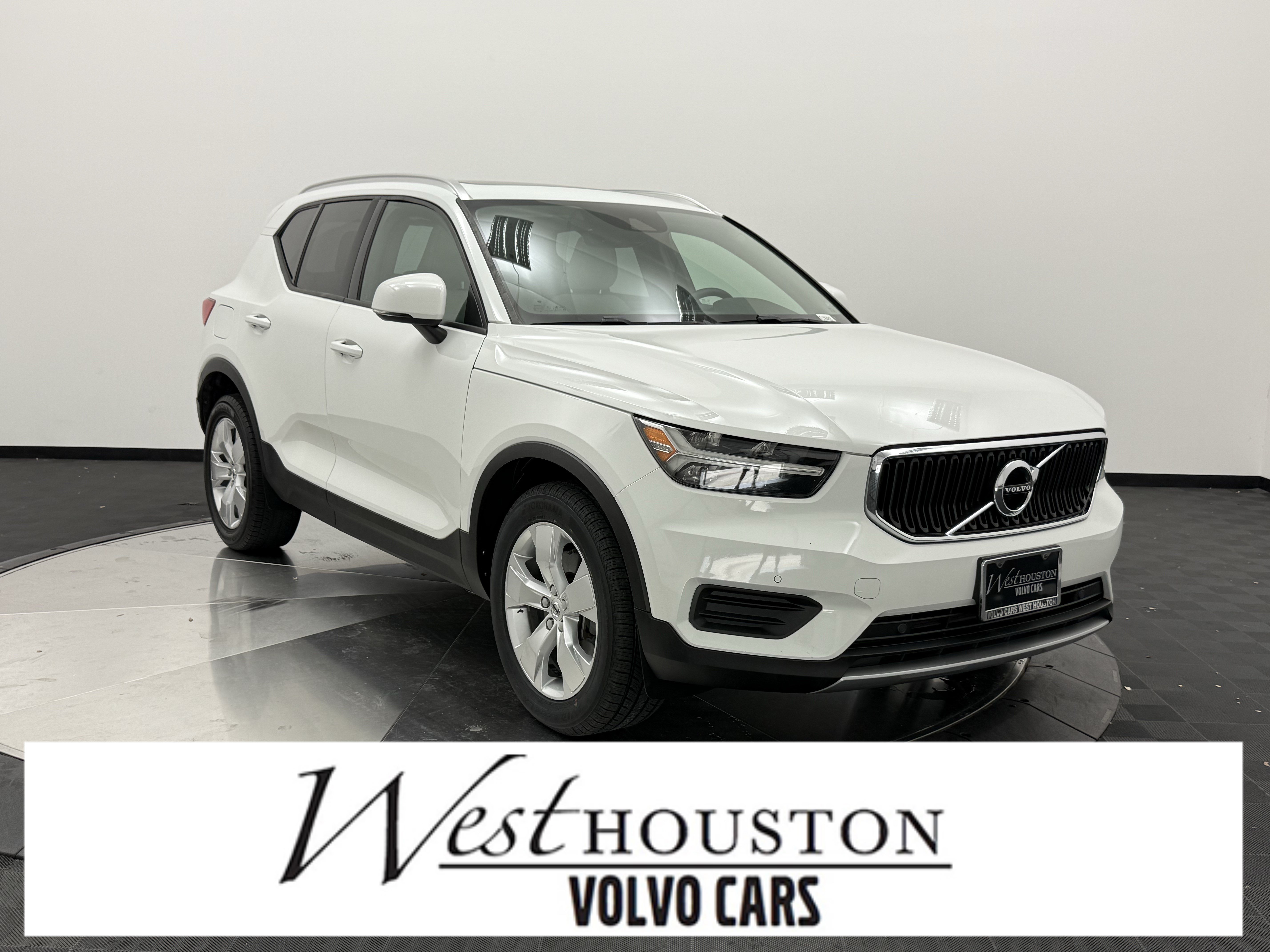 Used 2020 Volvo XC40 T5 Momentum