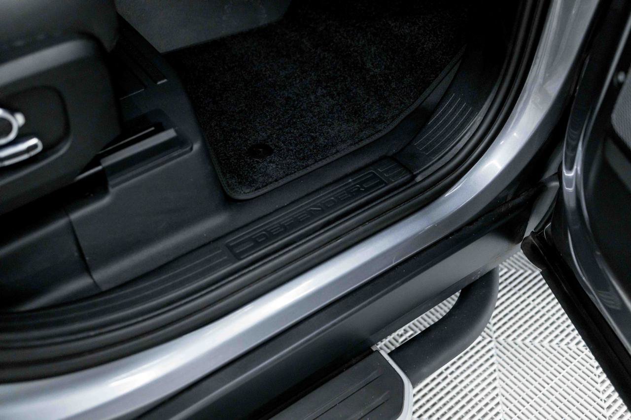 2023 Land Rover Defender 130 SE