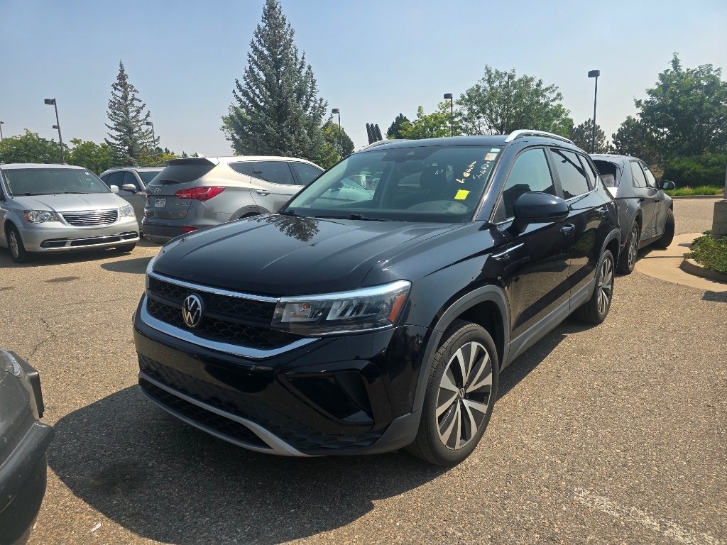 Used 2023 Volkswagen Taos SE w/ Panoramic Sunroof Package