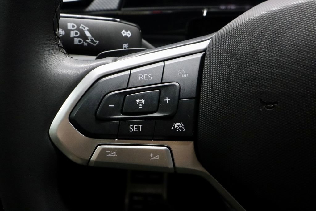 2025 Volkswagen Atlas Cross Sport SEL R-Line