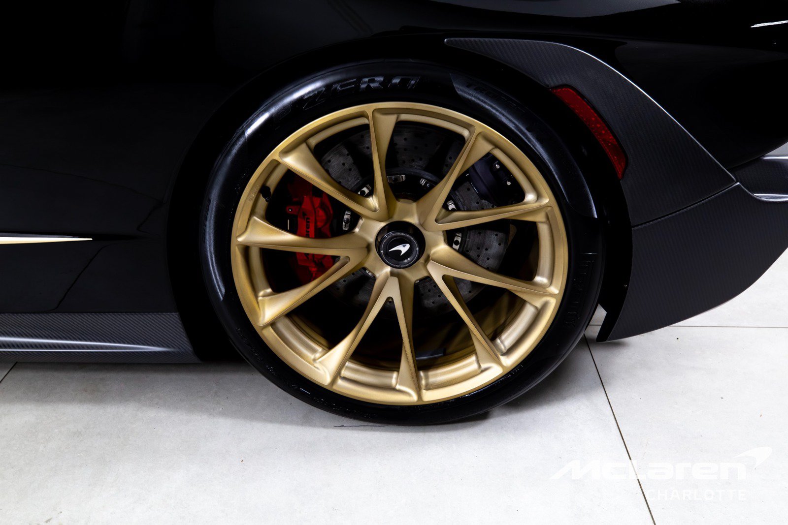 Used 2019 McLaren Senna photo 32