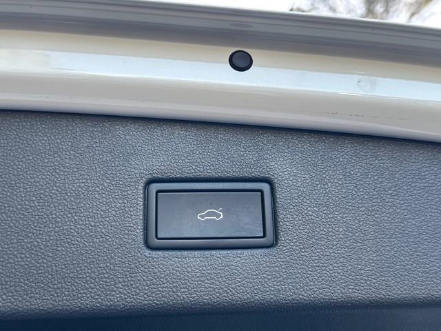 2023 Volkswagen Tiguan SEL R-Line