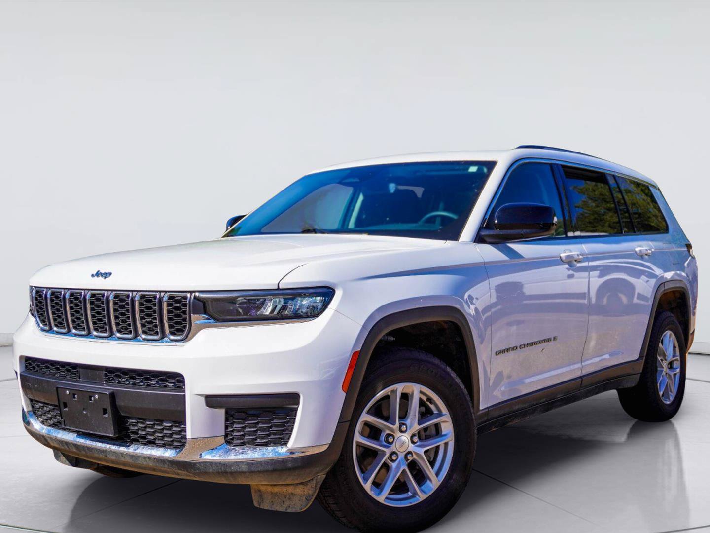 Used 2024 Jeep Grand Cherokee L Laredo