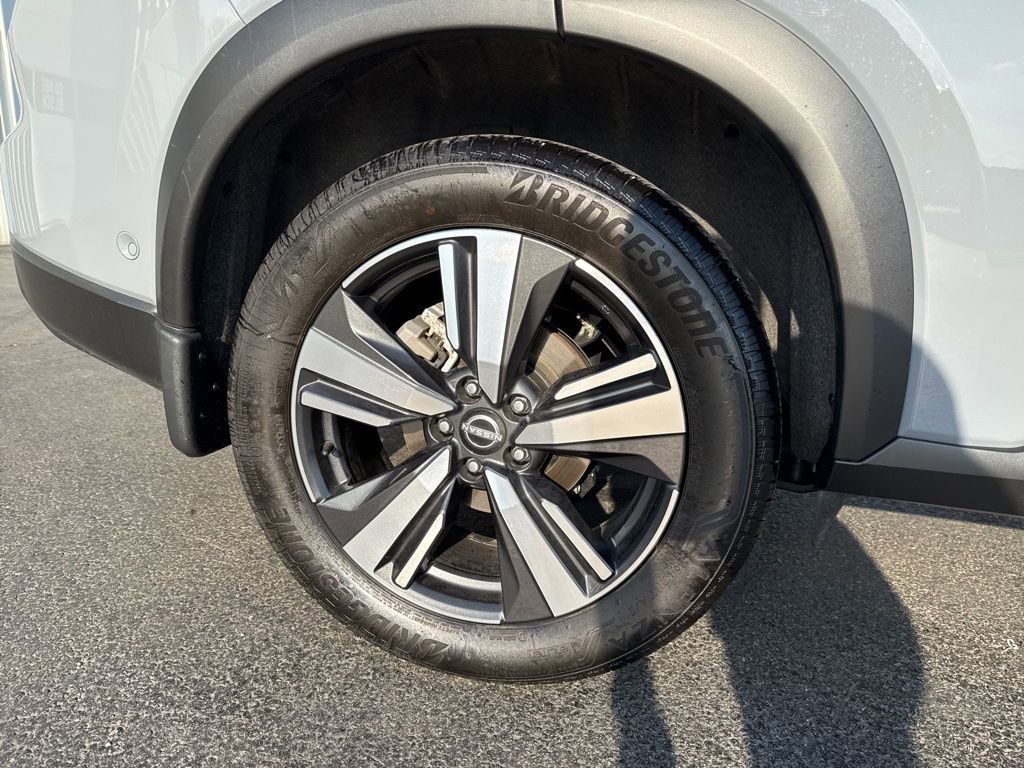 2025 Nissan Rogue SL