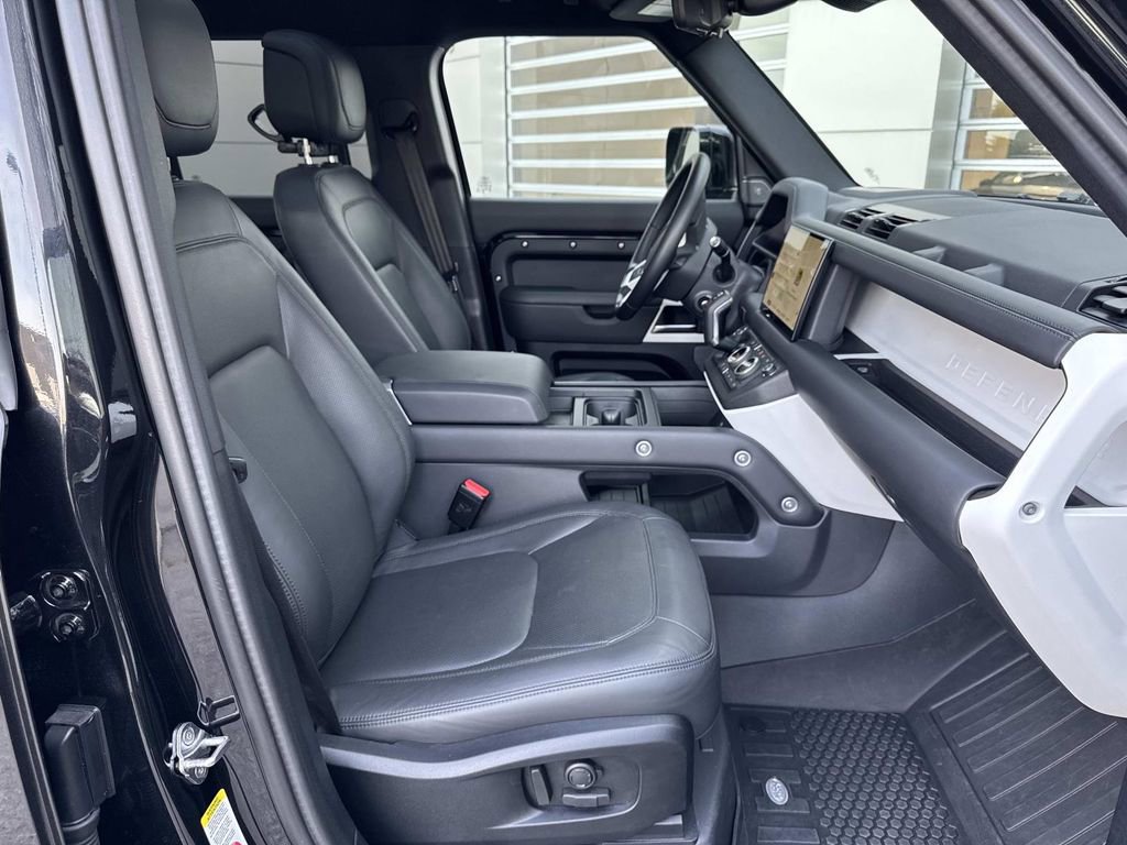 2024 Land Rover Defender 110 SE