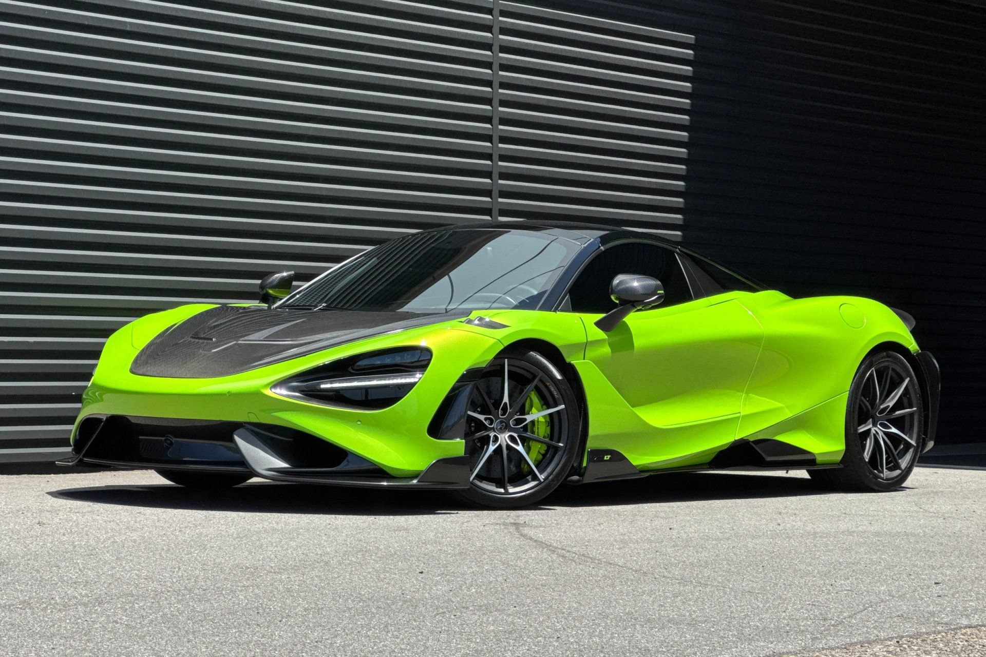Used 2022 McLaren 765LT photo 12