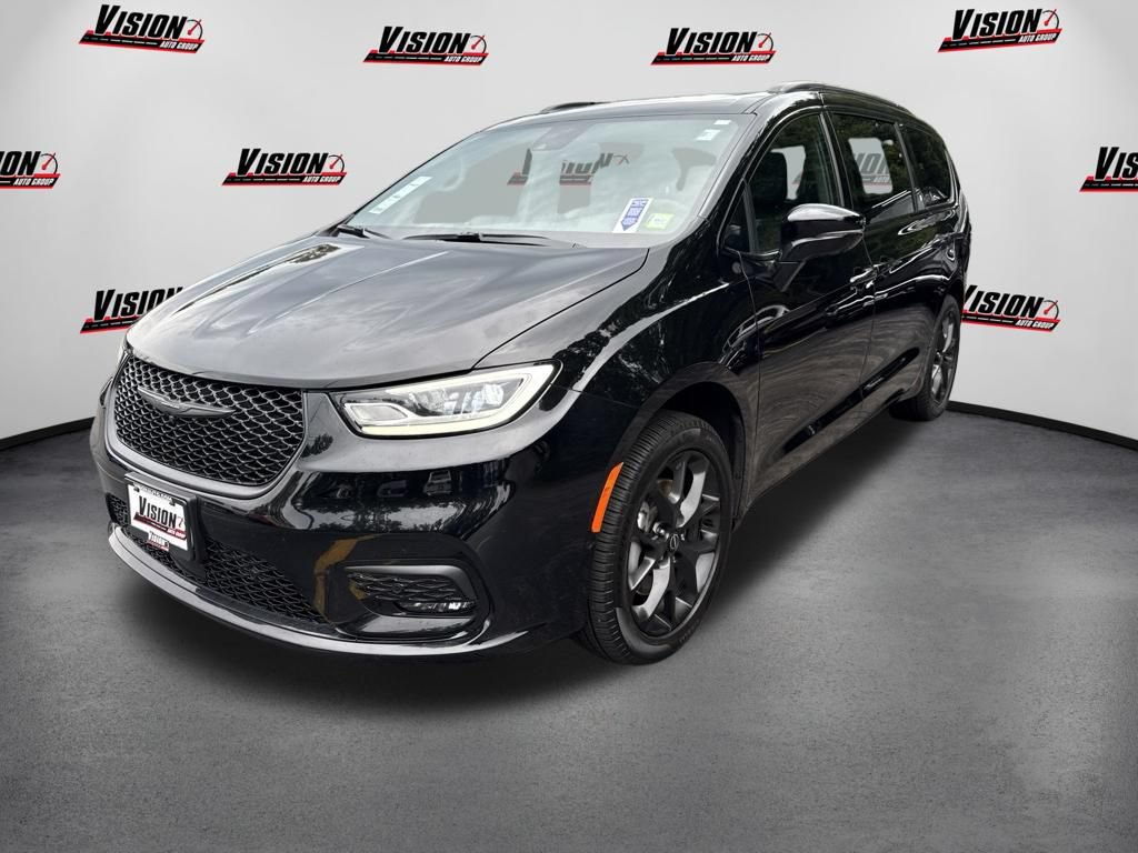 New 2026 Chrysler Pacifica Limited w/ S Appearance Package