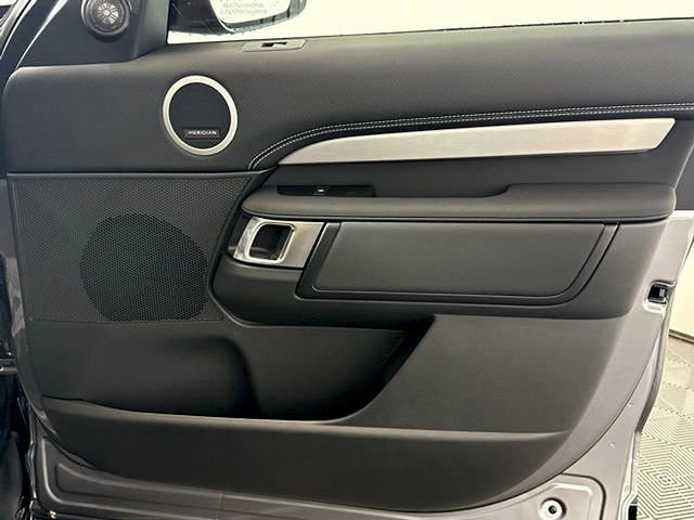 2025 Land Rover Discovery Dynamic SE