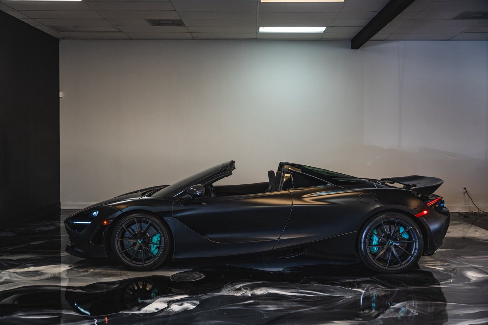Used 2020 McLaren 720S Performance photo 17