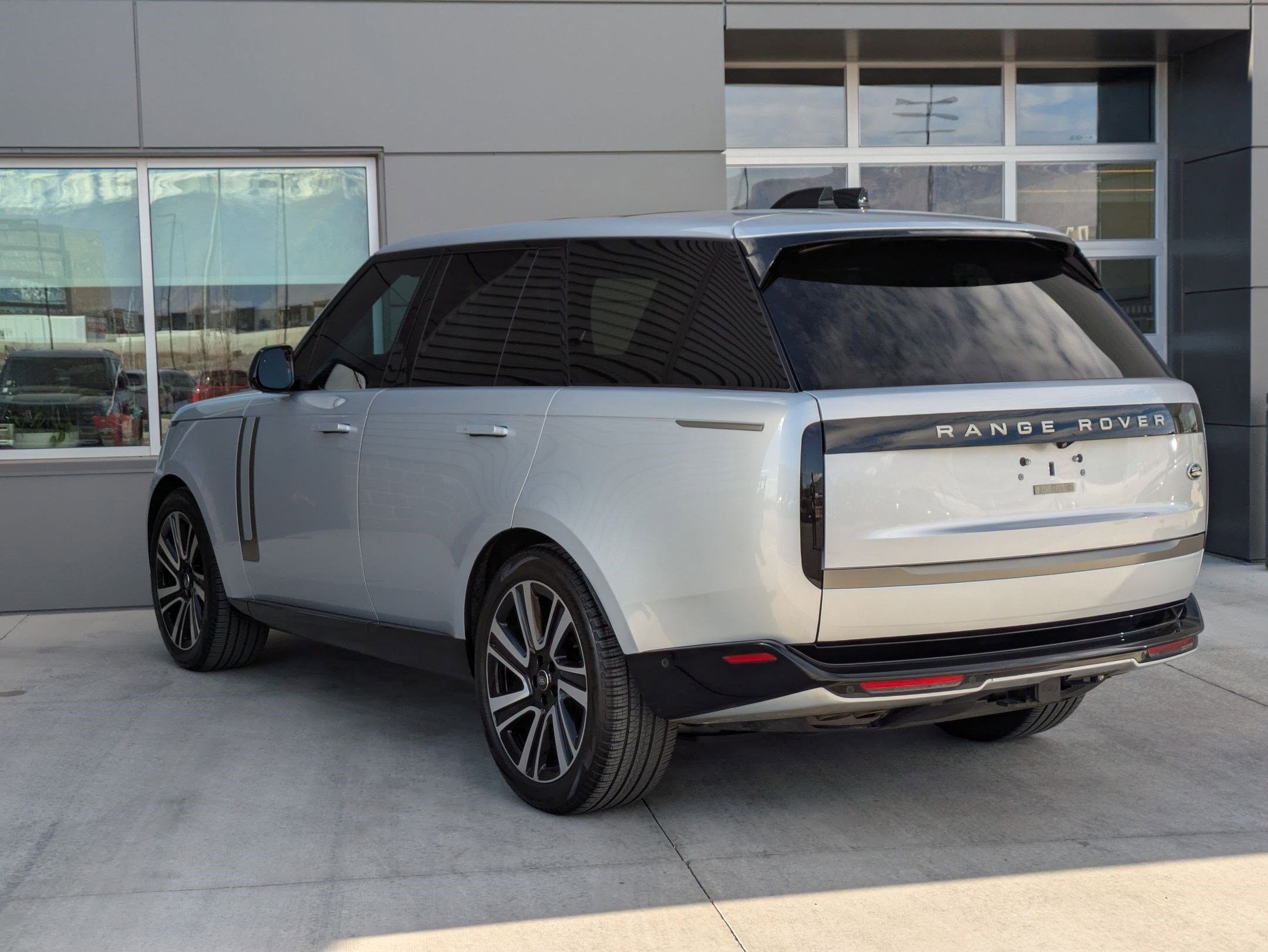 2023 Land Rover Range Rover SE