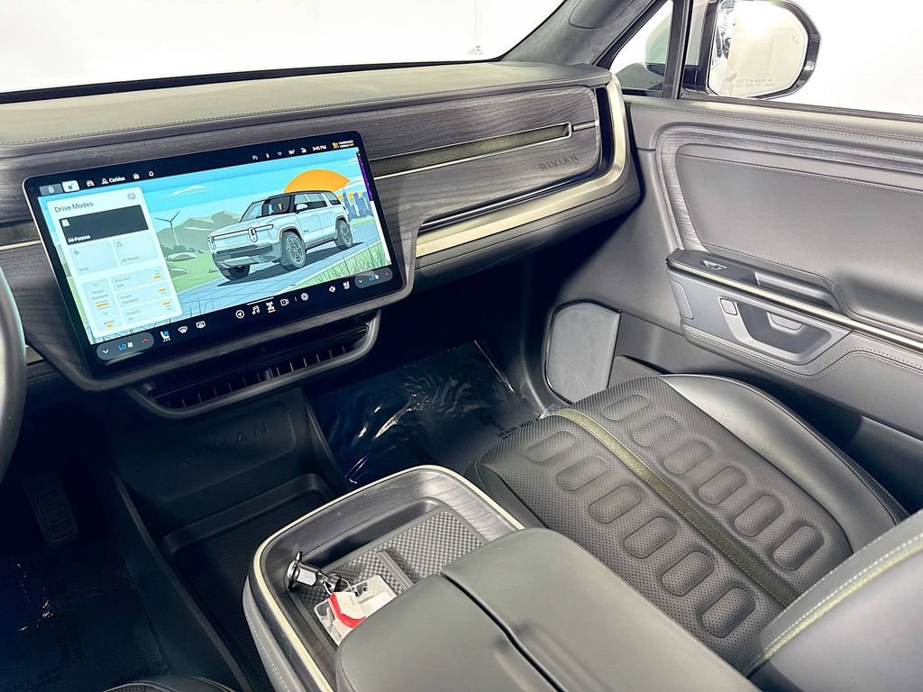 2025 Rivian R1S Adventure