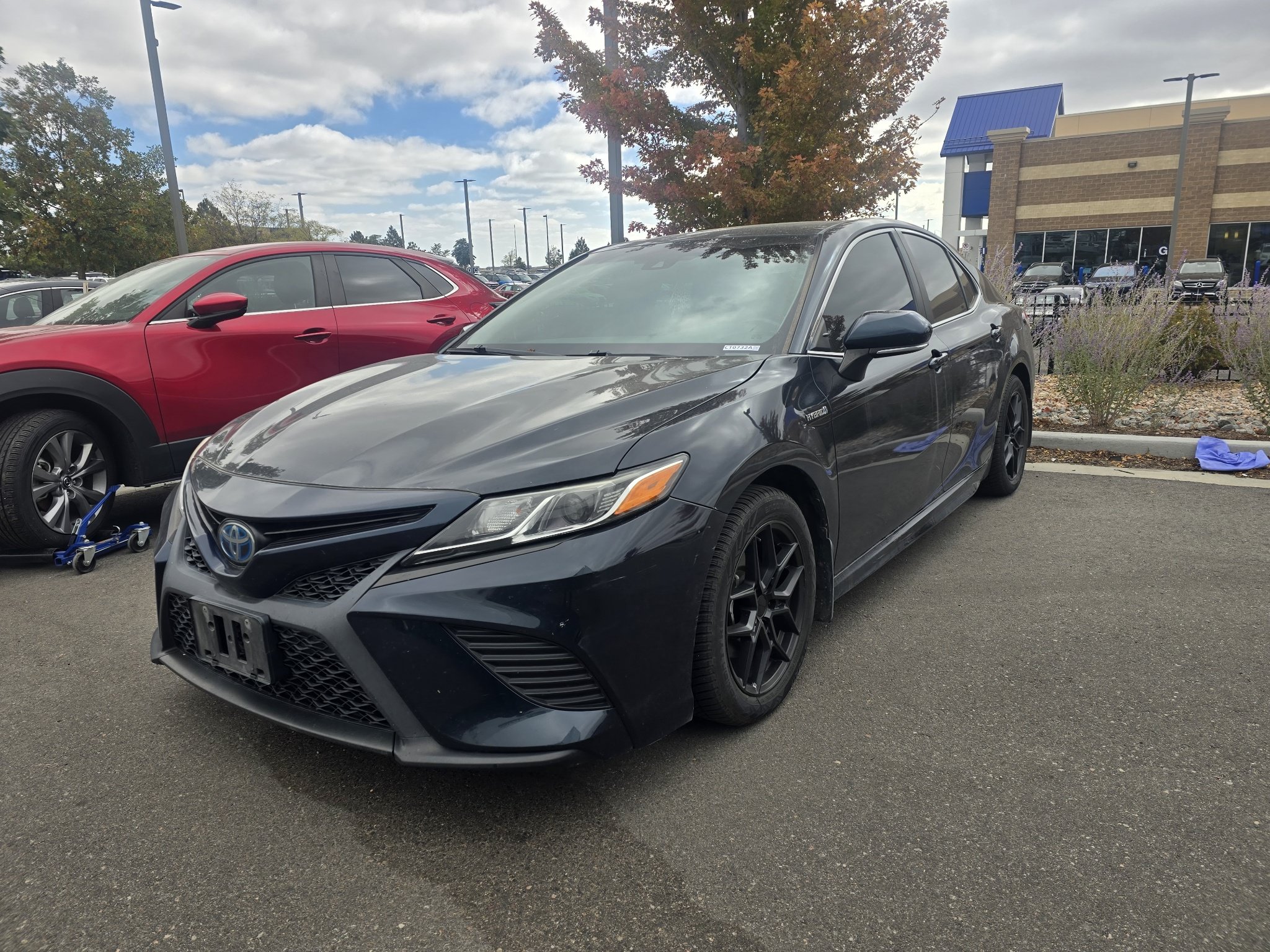 Used 2020 Toyota Camry SE w/ Sunroof Package