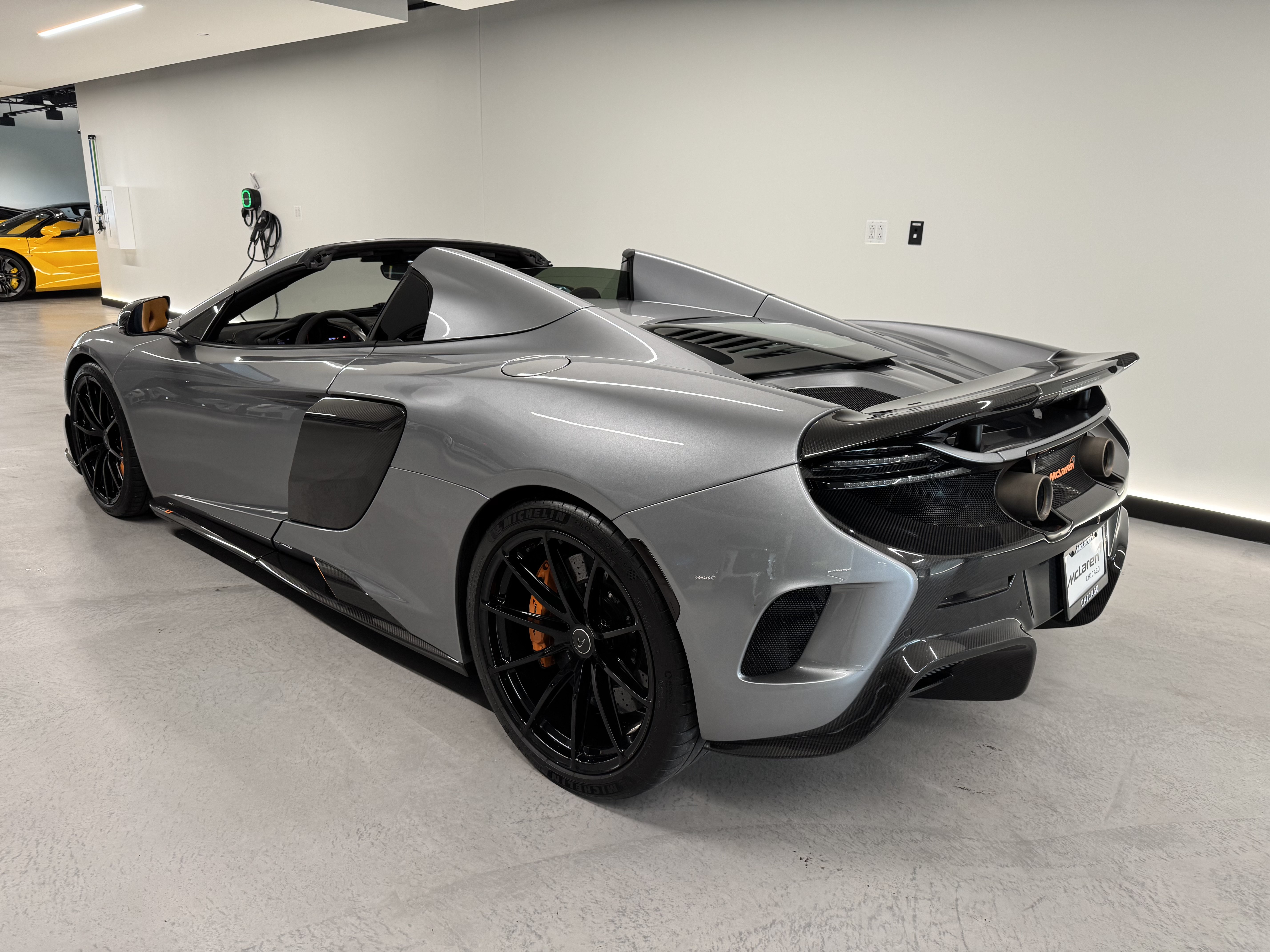 Used 2016 McLaren 675LT Spider photo 9