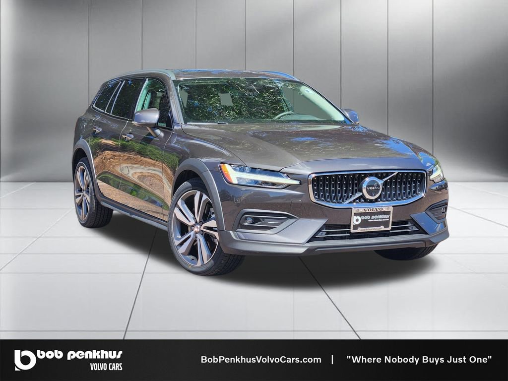 Used 2025 Volvo V60 B5 Cross Country Plus