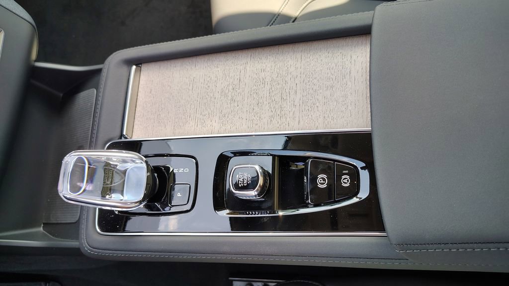 2026 Volvo Xc90 B6 Plus