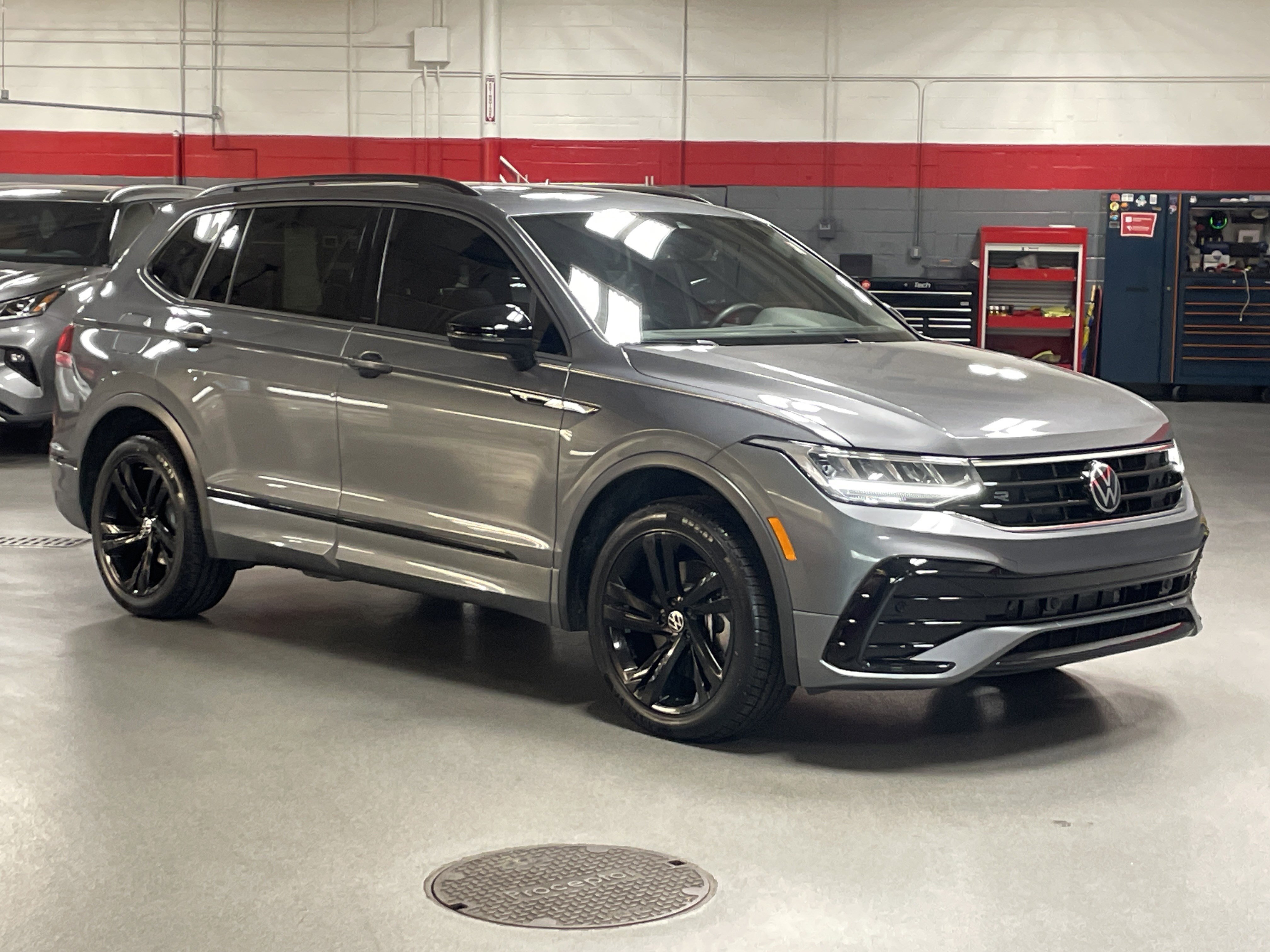 2023 Volkswagen Tiguan SE R-Line