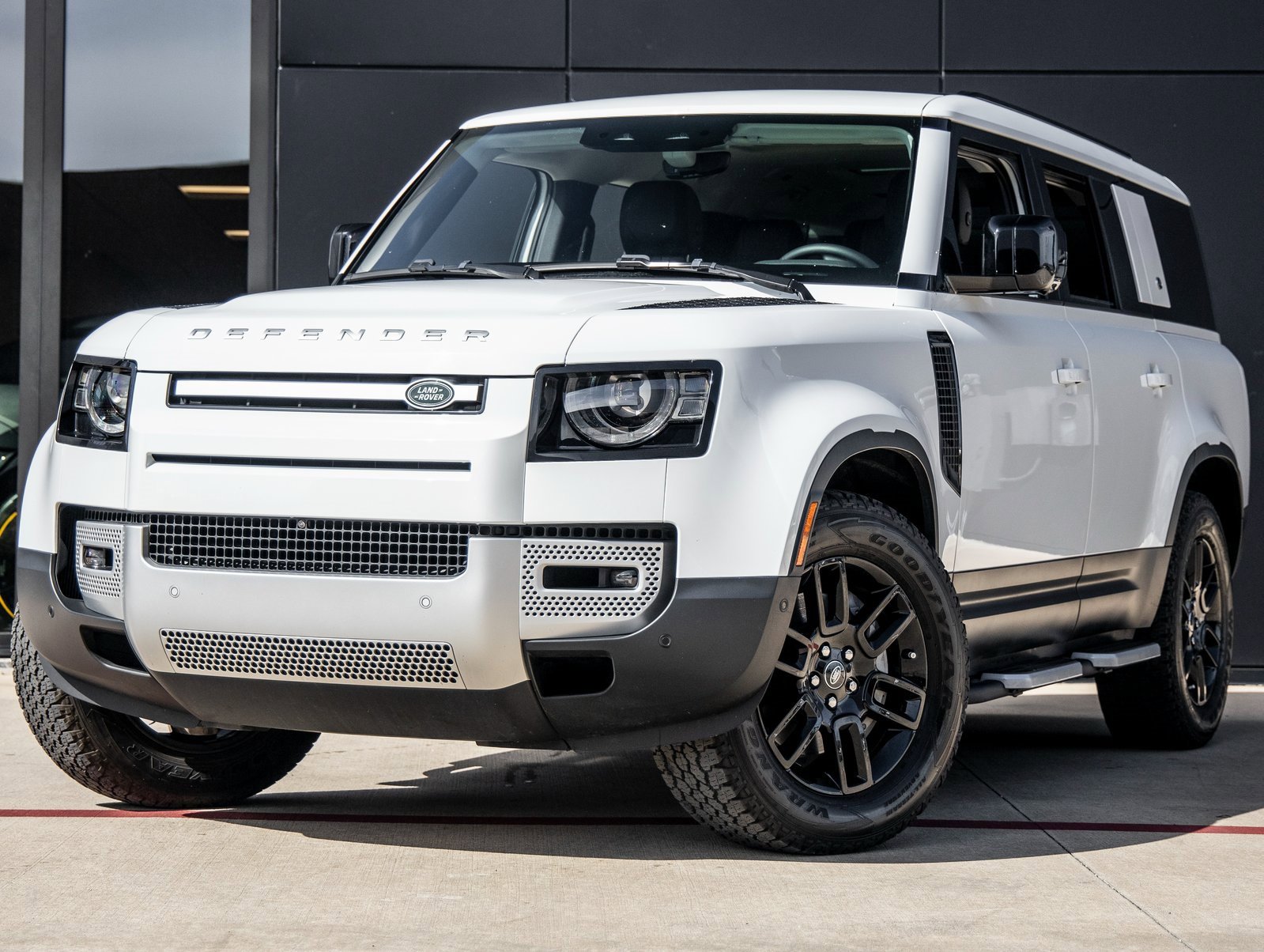 2023 Land Rover Defender 130 SE