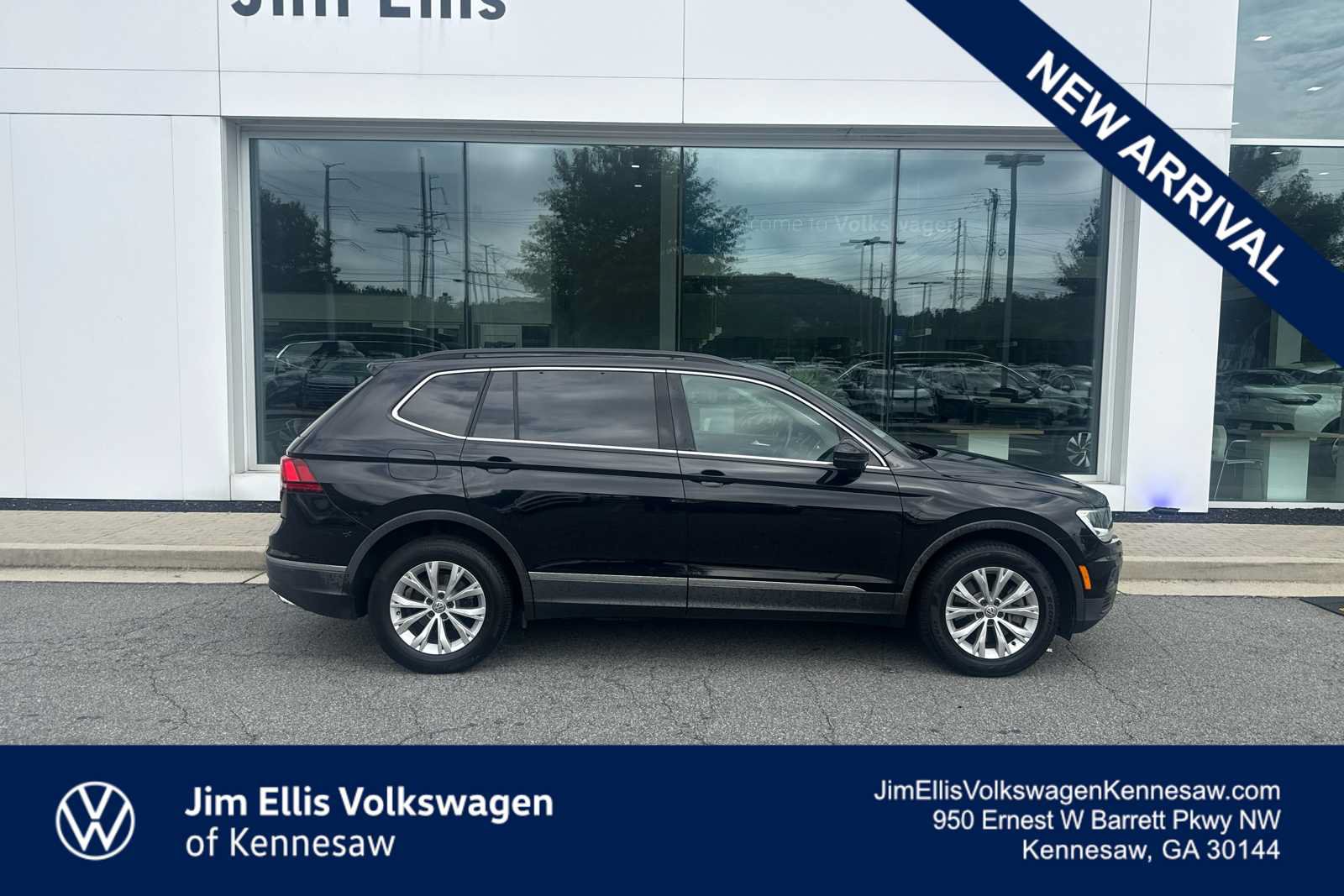 Used 2018 Volkswagen Tiguan SE w/ Panoramic Sunroof Package