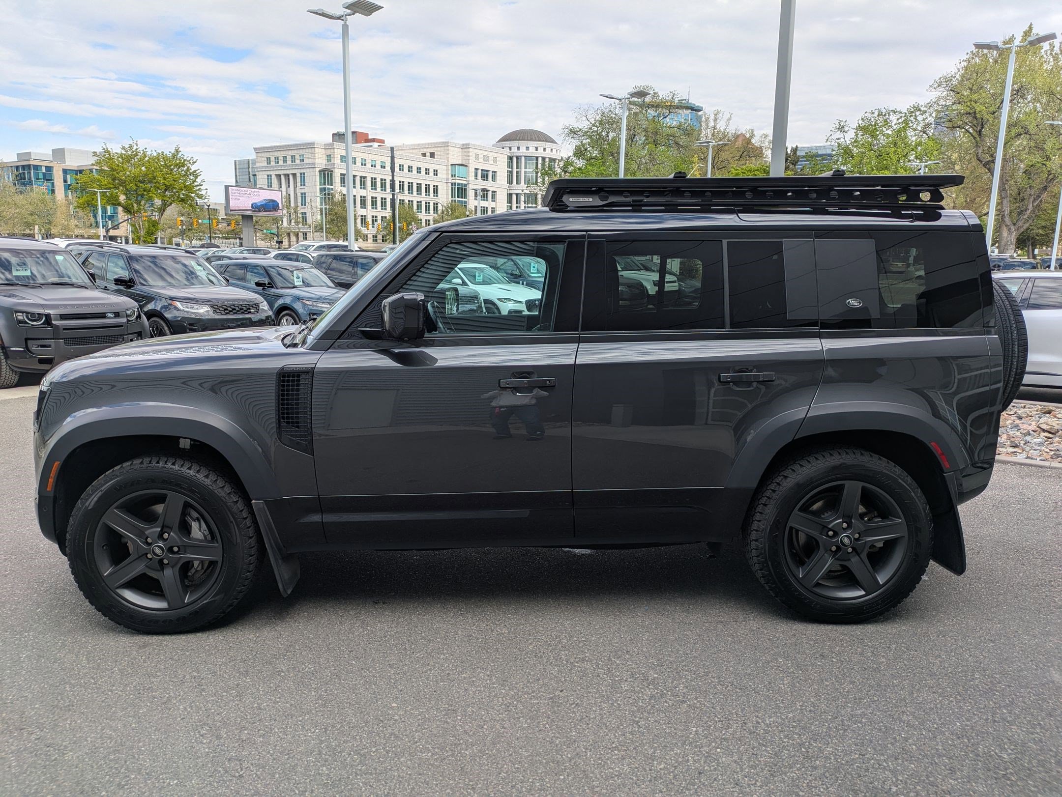 2023 Land Rover Defender 110 X-Dynamic SE