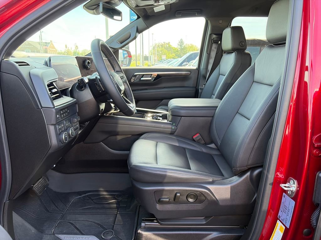 2025 Chevrolet Suburban LT