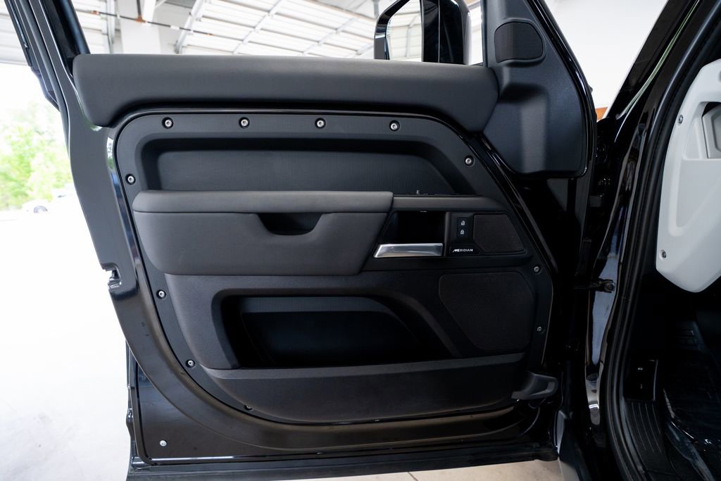 2025 Land Rover Defender 110 S