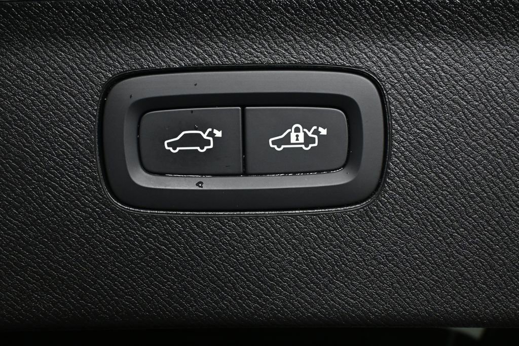 2025 Volvo Xc90 B5 Plus