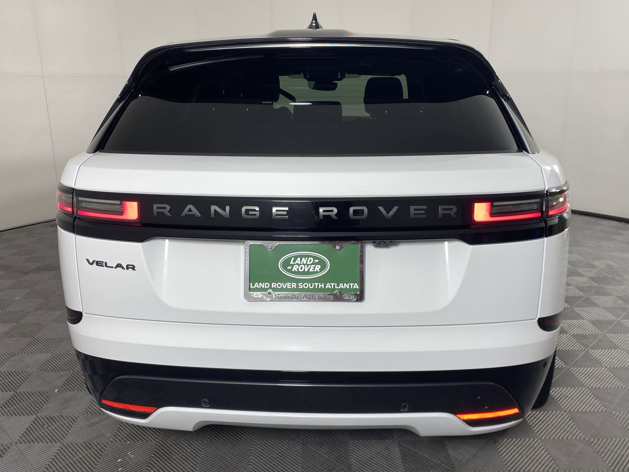 2026 Land Rover Range Rover Velar Dynamic SE