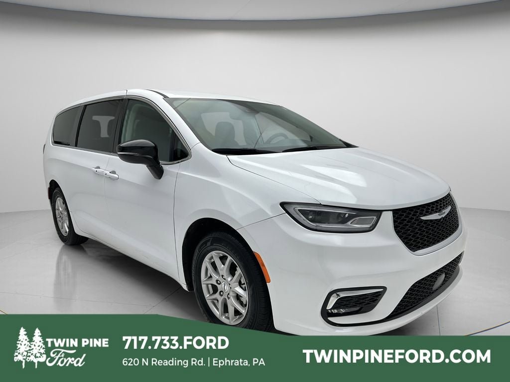 Used 2024 Chrysler Pacifica Touring-L