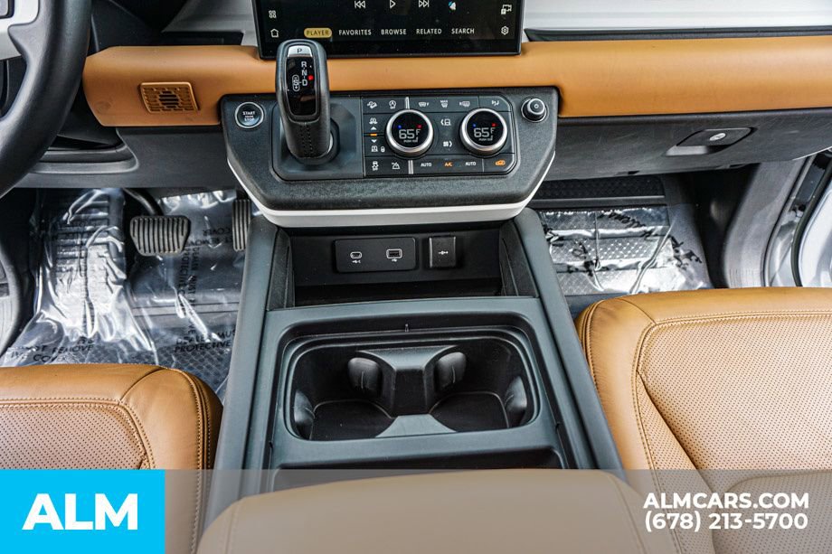 2023 Land Rover Defender 130 SE