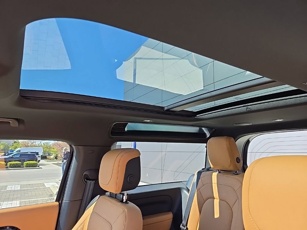 2024 Land Rover Defender 90 V8