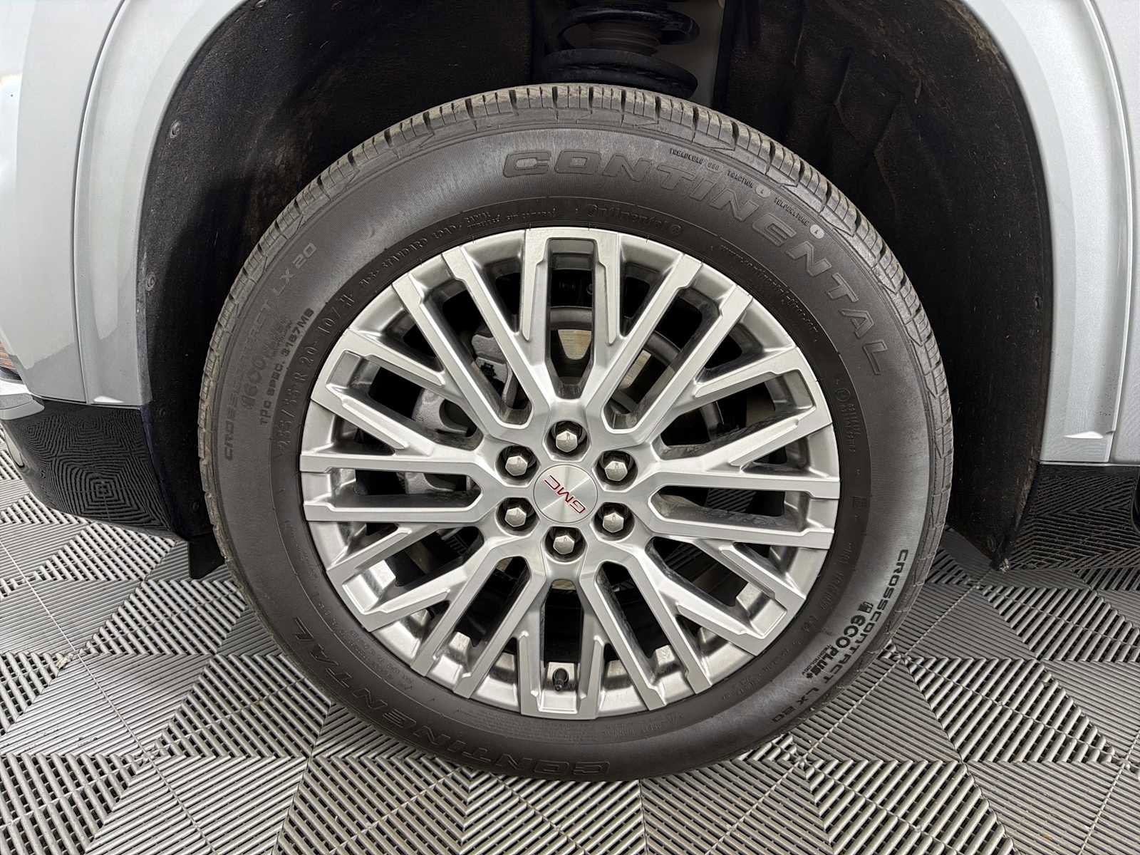 2024 GMC Acadia Denali