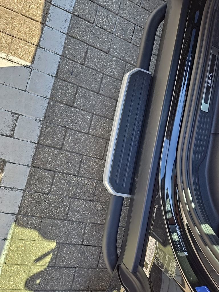 2024 Land Rover Defender 90 V8