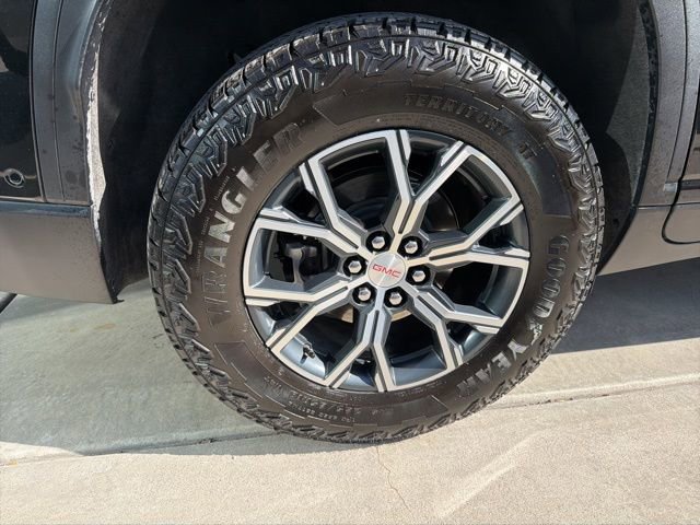 2024 GMC Acadia AT4