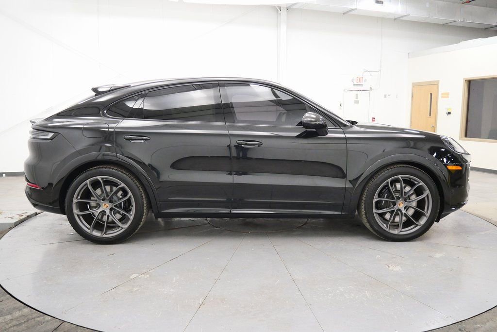 2025 Porsche Cayenne GTS