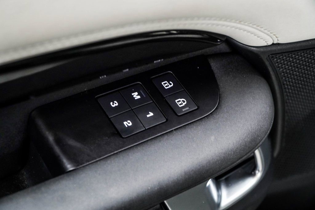 2025 Land Rover Discovery S