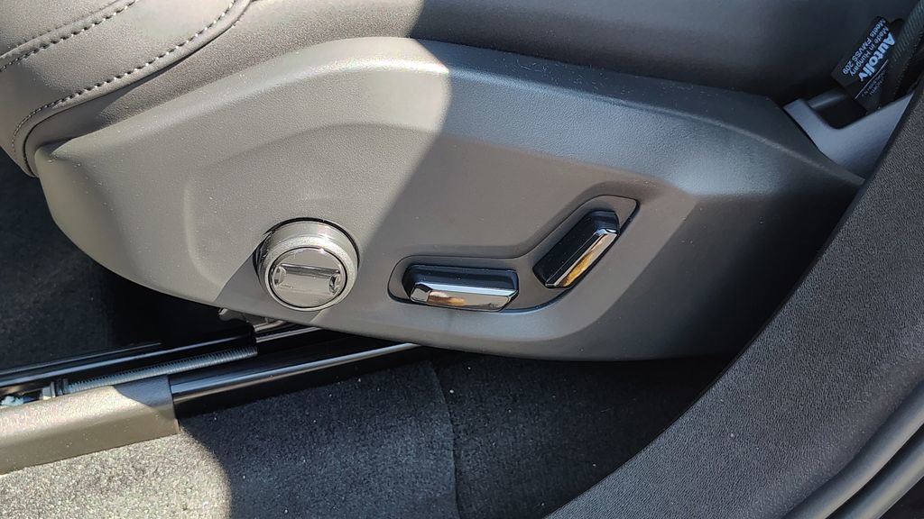 2026 Volvo Xc90 B6 Plus