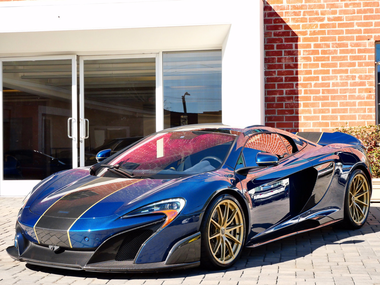 Used 2016 McLaren 675LT Spider photo 29
