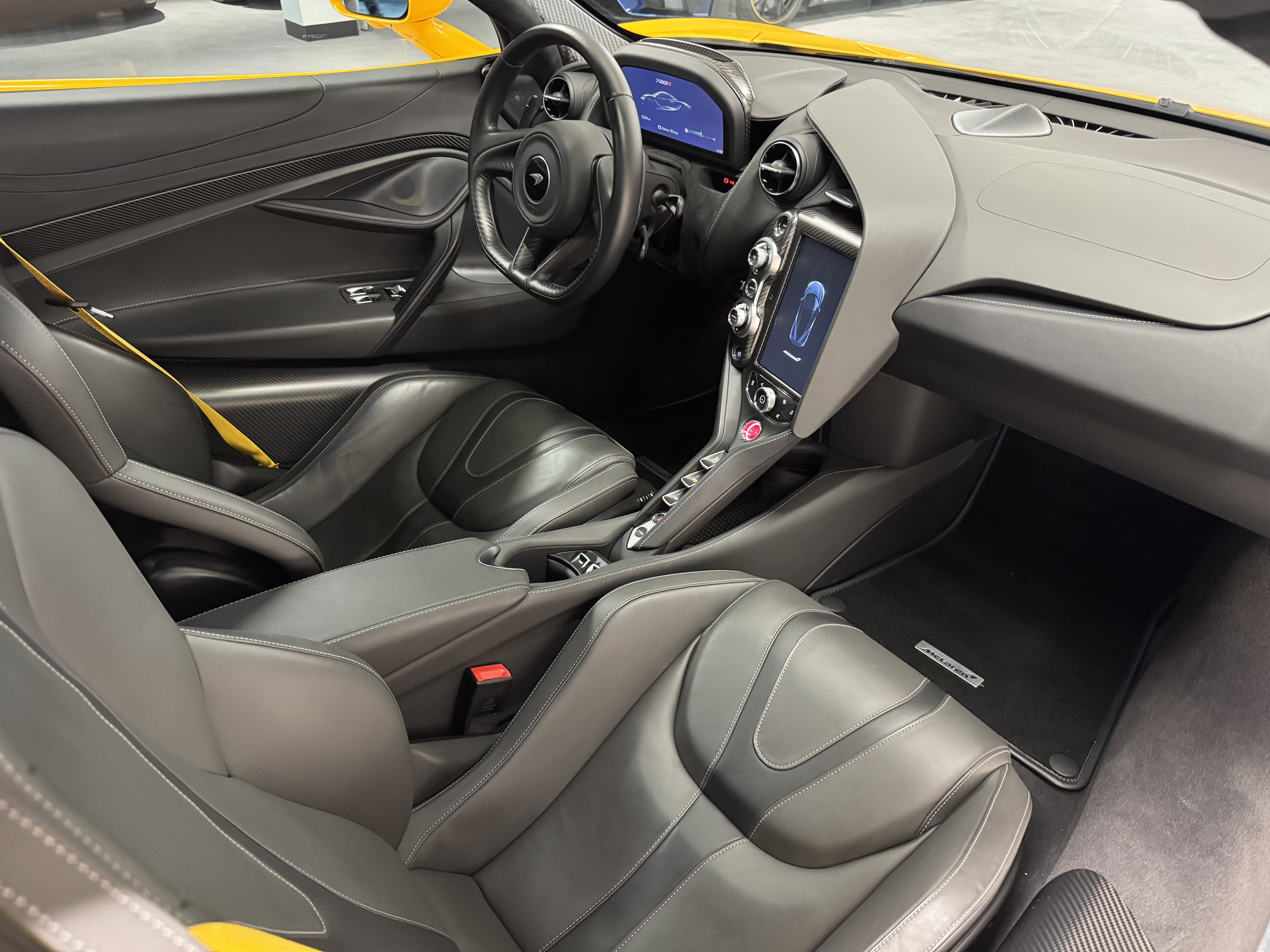 Used 2022 McLaren 720S Spider photo 11