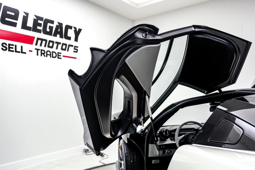 Used 2019 McLaren Senna photo 43