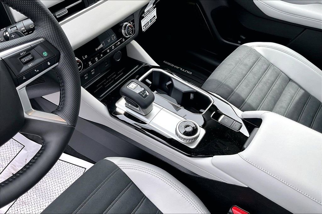 2026 Mitsubishi Outlander FWD