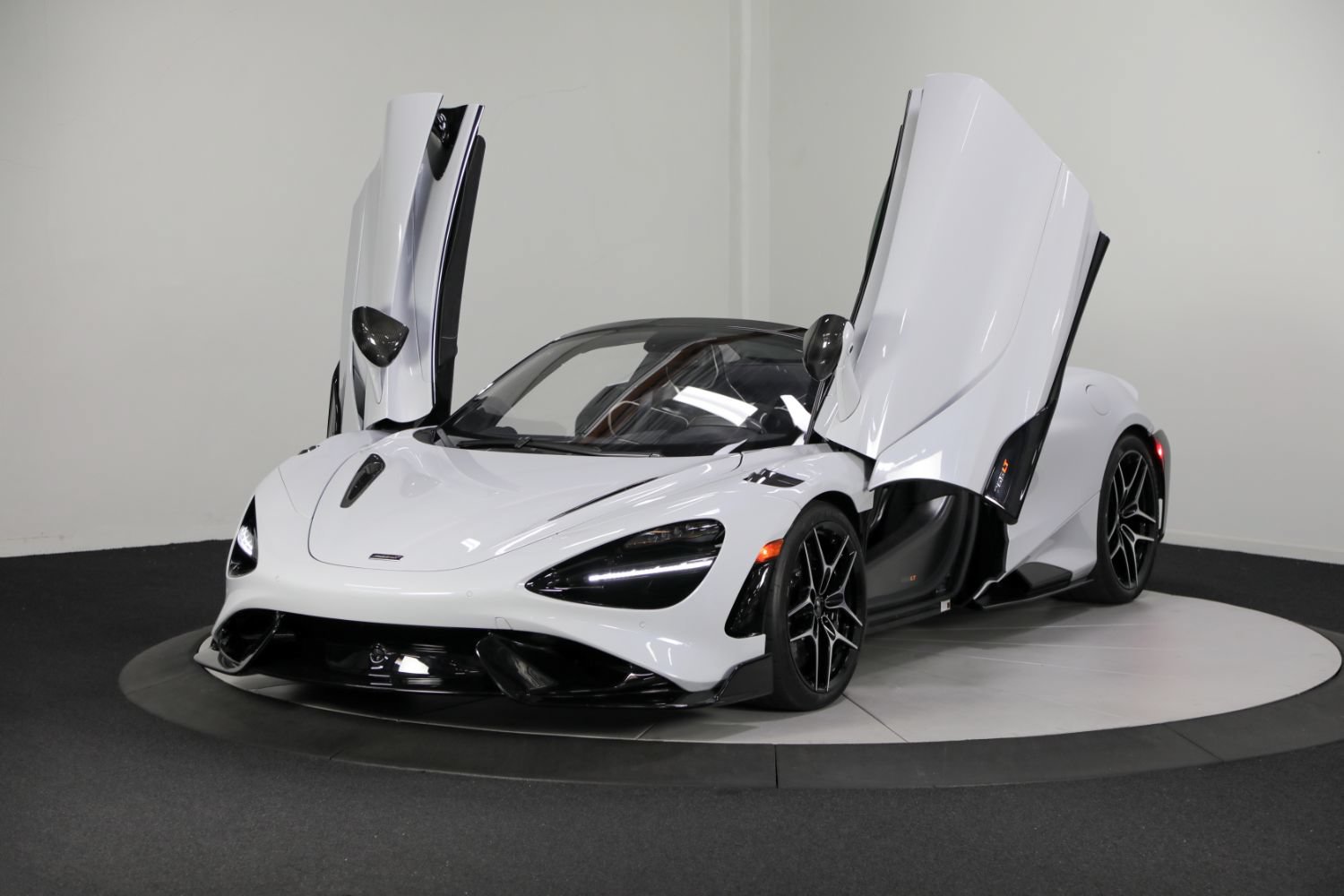 Used 2022 McLaren 765LT photo 5