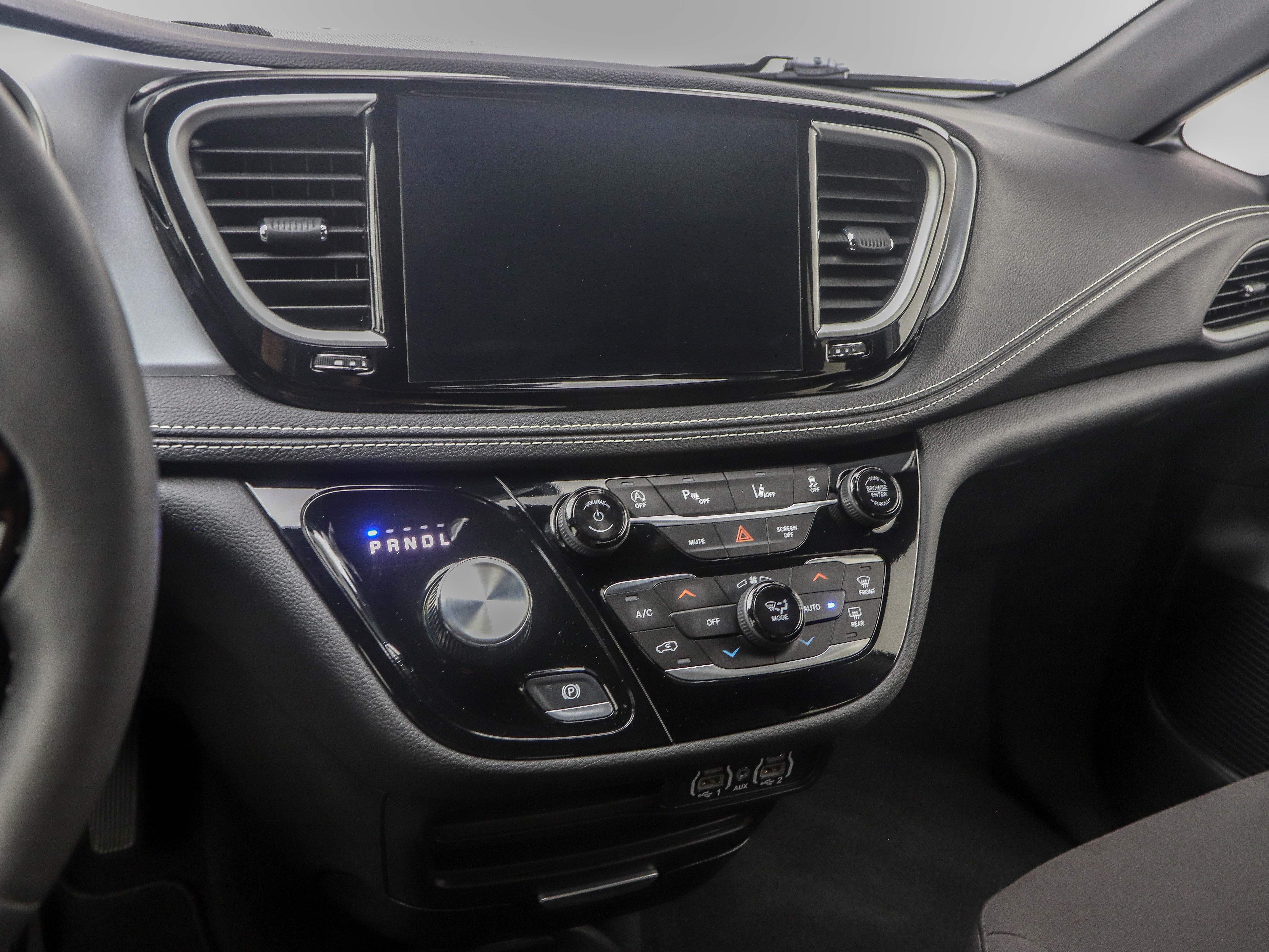 2024 Chrysler Pacifica Touring - Photo 24