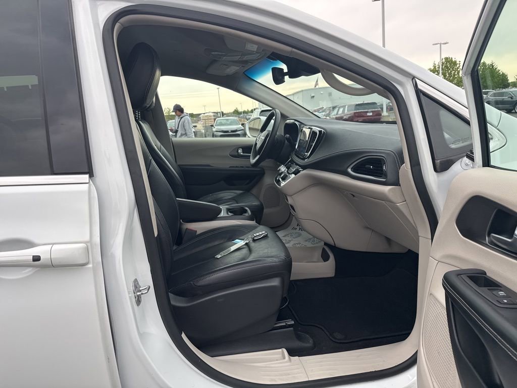 2022 Chrysler Pacifica Touring-L