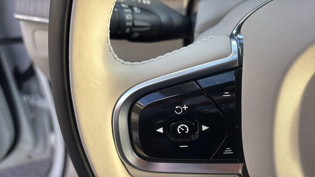 2025 Volvo Xc90 B6 Plus