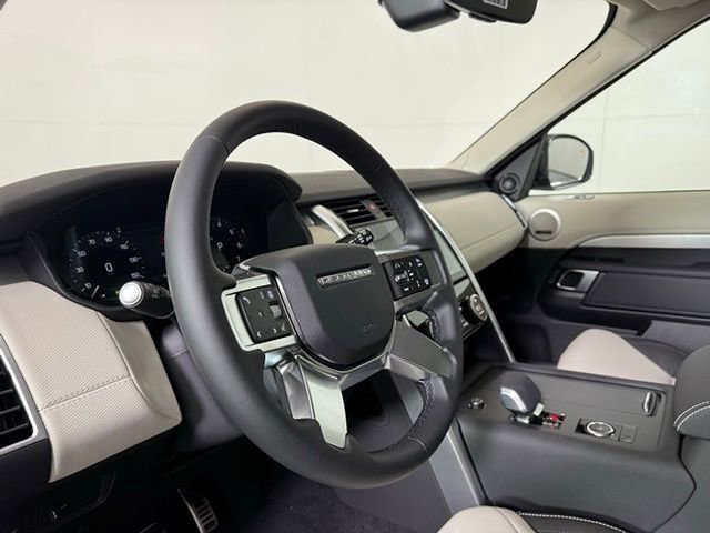2025 Land Rover Discovery Dynamic SE