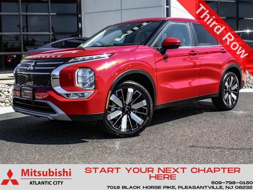 Used 2025 Mitsubishi Outlander SE