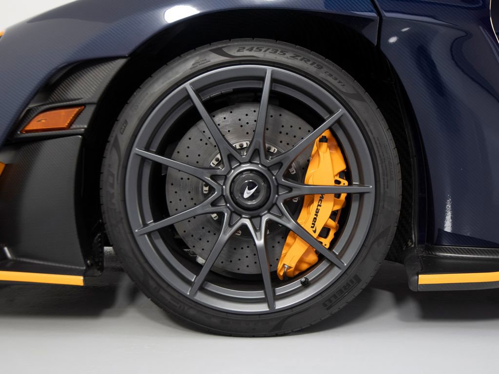 Used 2019 McLaren Senna photo 17