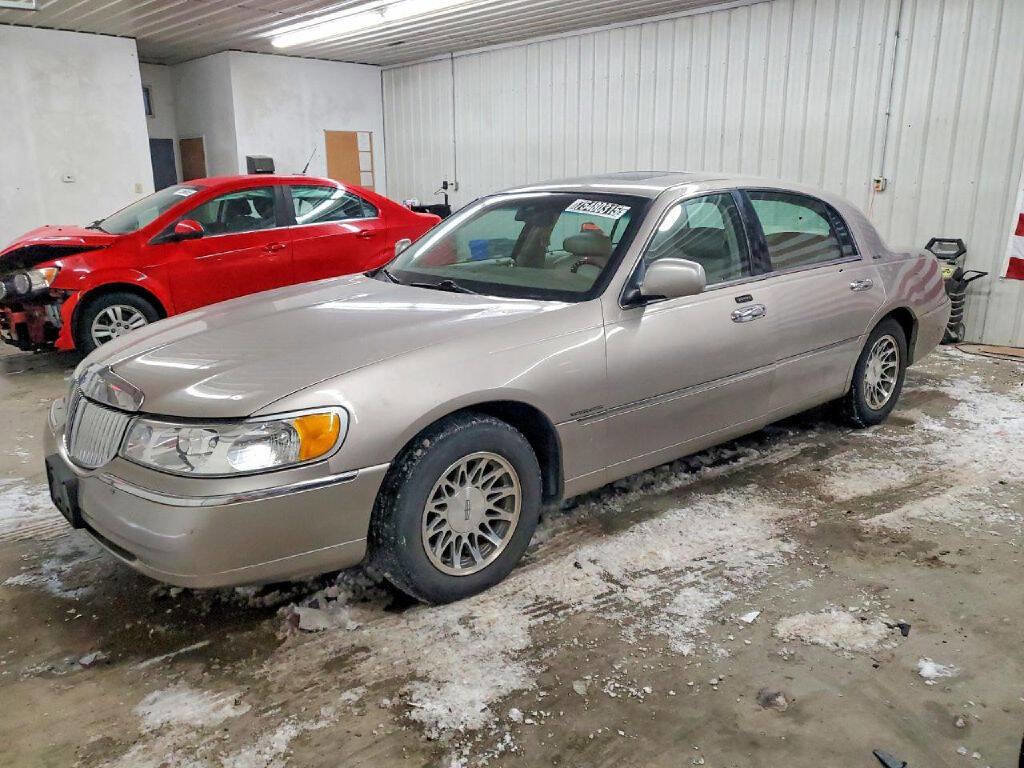 2002 Lincoln Town Car Signature