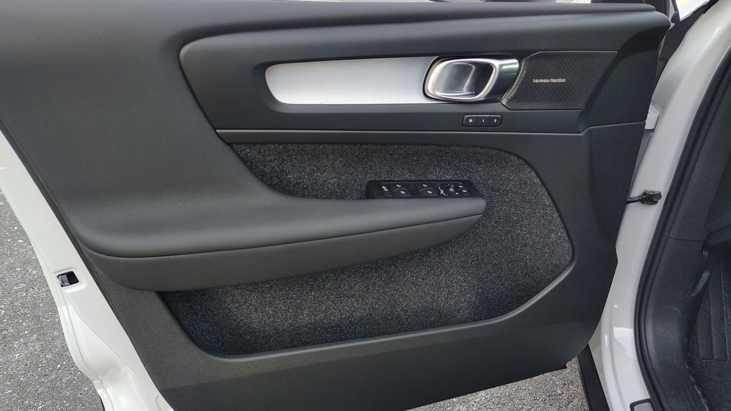 2026 Volvo Xc40 B5 Ultra